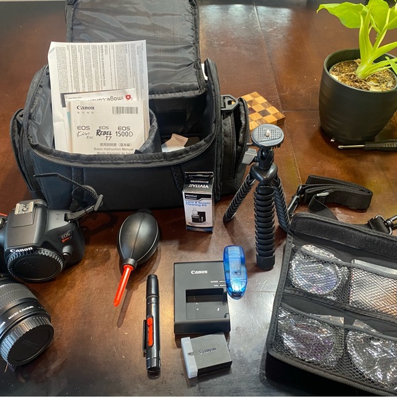 Canon EOS Rebel T7 Camera Kit - Picture 3 of 4